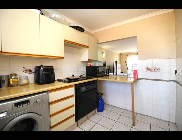 2 BEDROOM TOWNHOUSE FOR SALE IN FERNDALE
